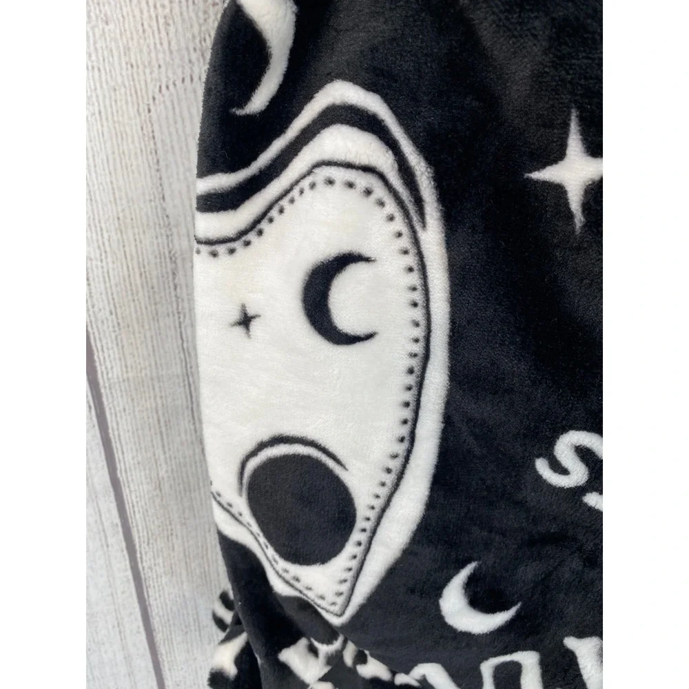 Deco plush throw